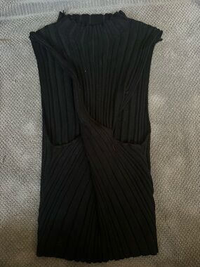 Black Ribbed Twist Back Mockneck Top